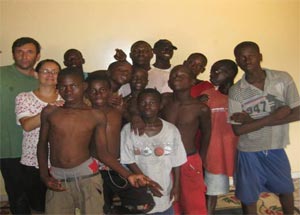 Dovani e Hosana com Meninos do Projeto