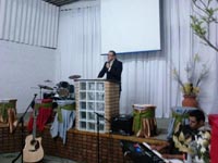 Pr. H&eacute;lio prega no Minist&eacute;rio Ide em Taubat&eacute;